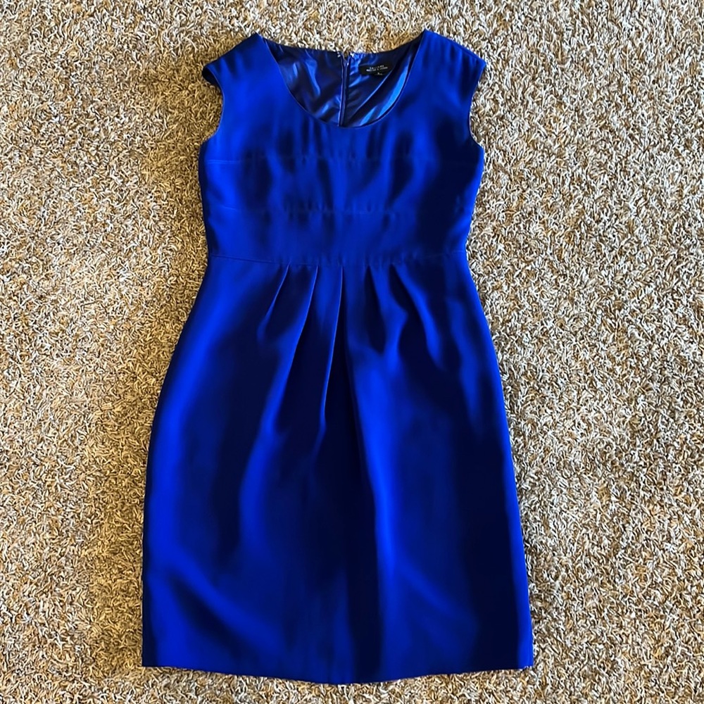 Like new Tahari lined blue dress. Size 6
